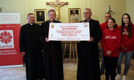 Wrocławska Caritas przekazuje 300 000 zł dla 300 rodzin powodzian