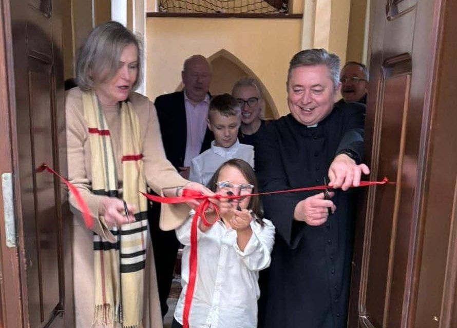 Owarcie odnowionych świetlic w internacie Specjalnego Ośrodka Szkolno-Wychowawczego Caritas w Dobroszycach