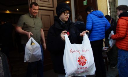 Wolontariusze Caritas przygotowali pomoc dla potrzebujących